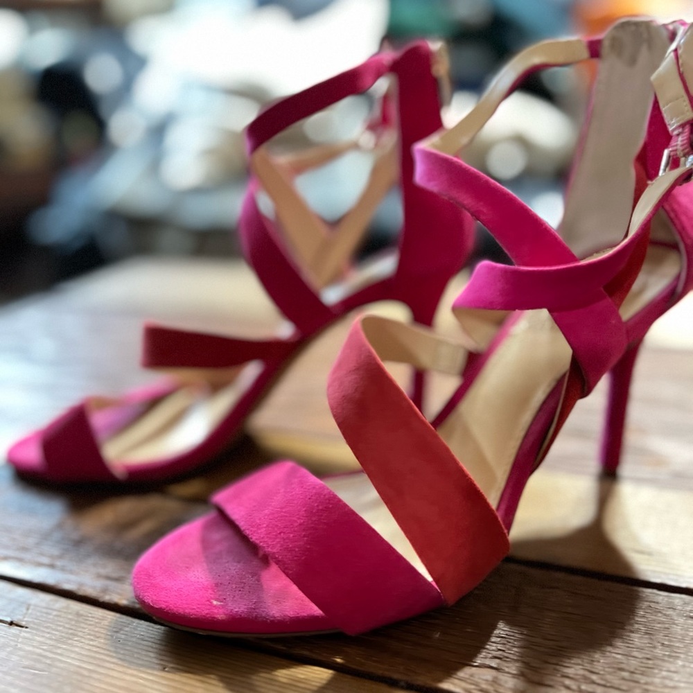 Vince Camuto strappy heel 8 pink fuchsia with red